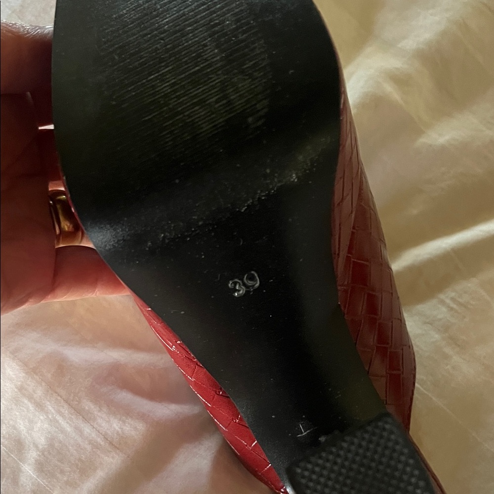 Elegant Red Woven Mules - Picture 3 of 9